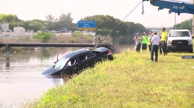 Car pulled from canal in West Boca | West Delray Collision Local NEWS